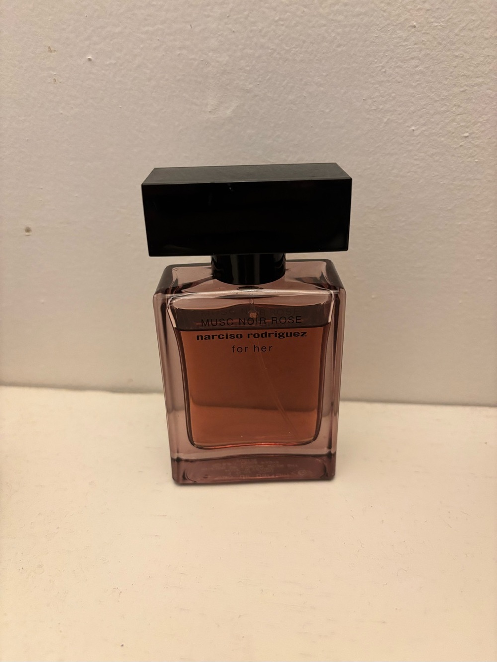 Musc noir rose perfume